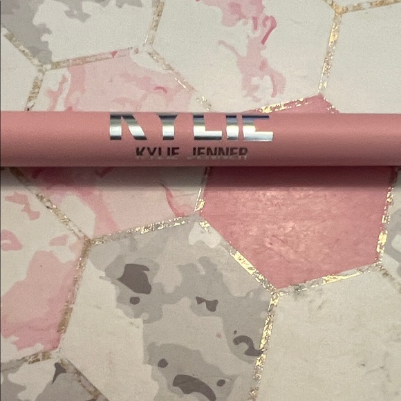 Kylie Cosmetics Pink Lip Liner - Picture 1 of 4